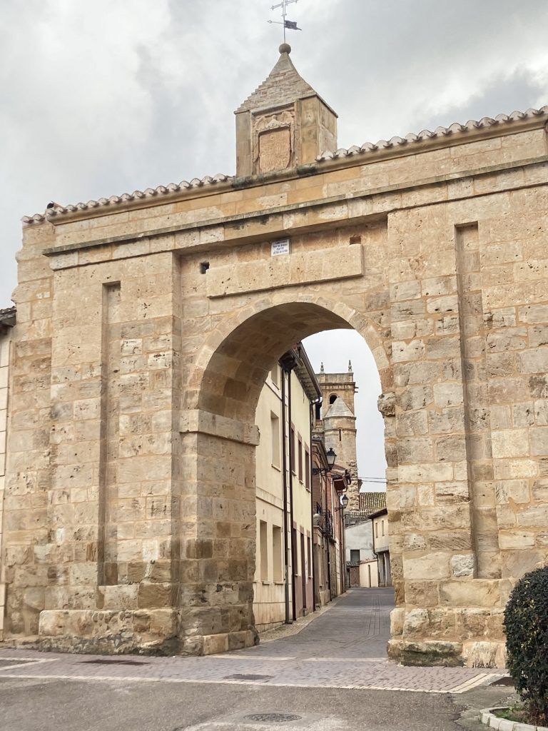 Puerta Nueva, entrada a Vadocondes, escapada de dos noches en la Ribera del Duero