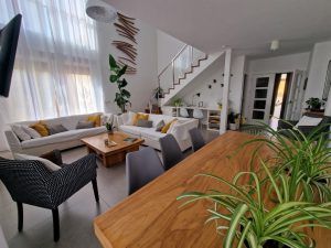 Detalle único en La Ren Lecrès, capturando la esencia de nuestro espacio acogedor y lleno de estilo en Vadocondes