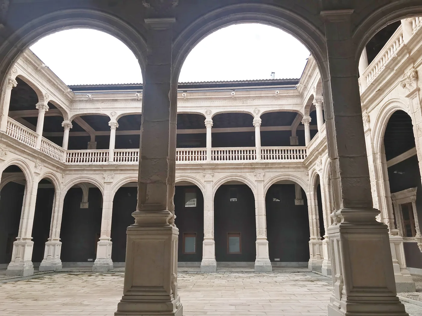 Patio de arcos del Palacio de Avellaneda